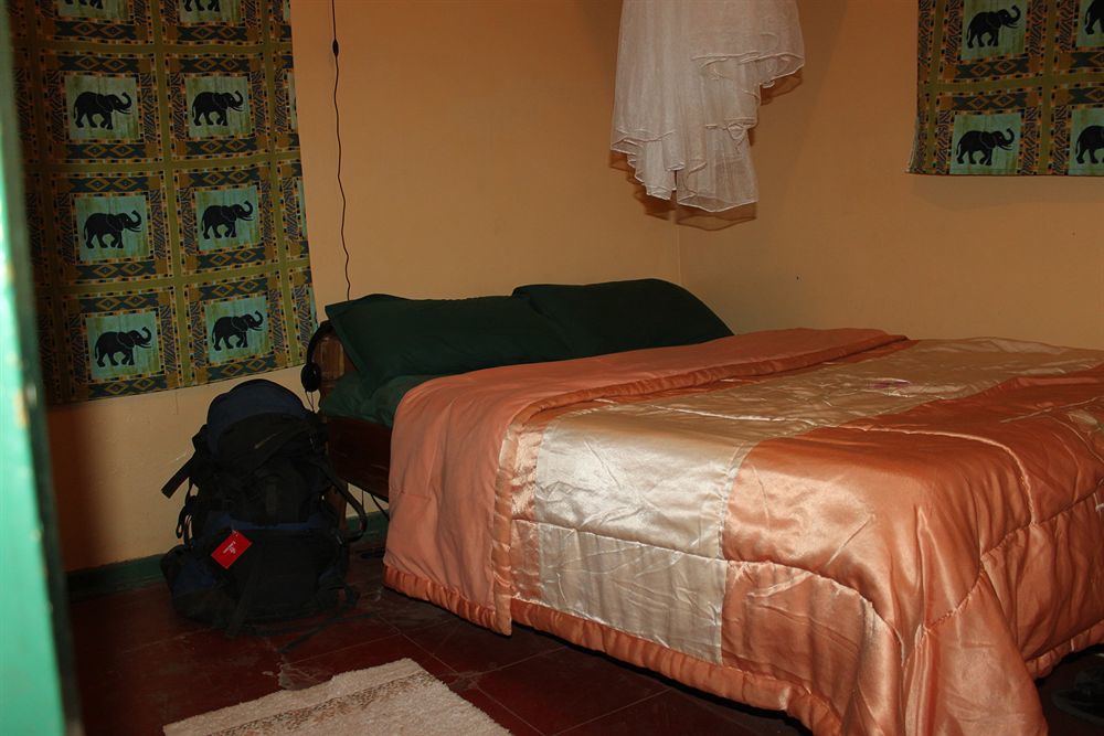 Zinga Backpackers Hotel Livingstone Exterior photo