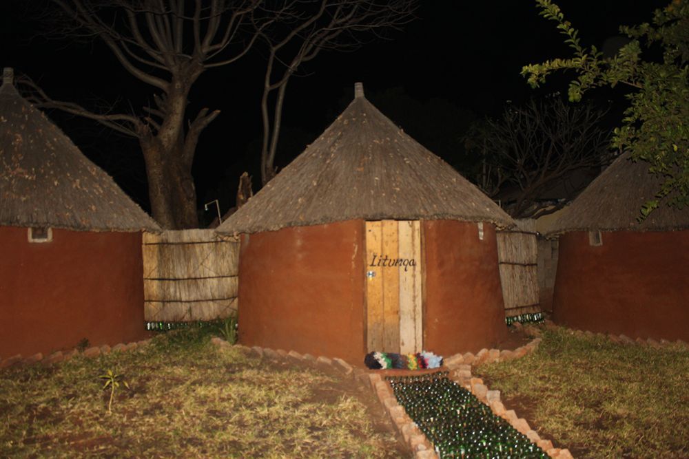 Zinga Backpackers Hotel Livingstone Exterior photo