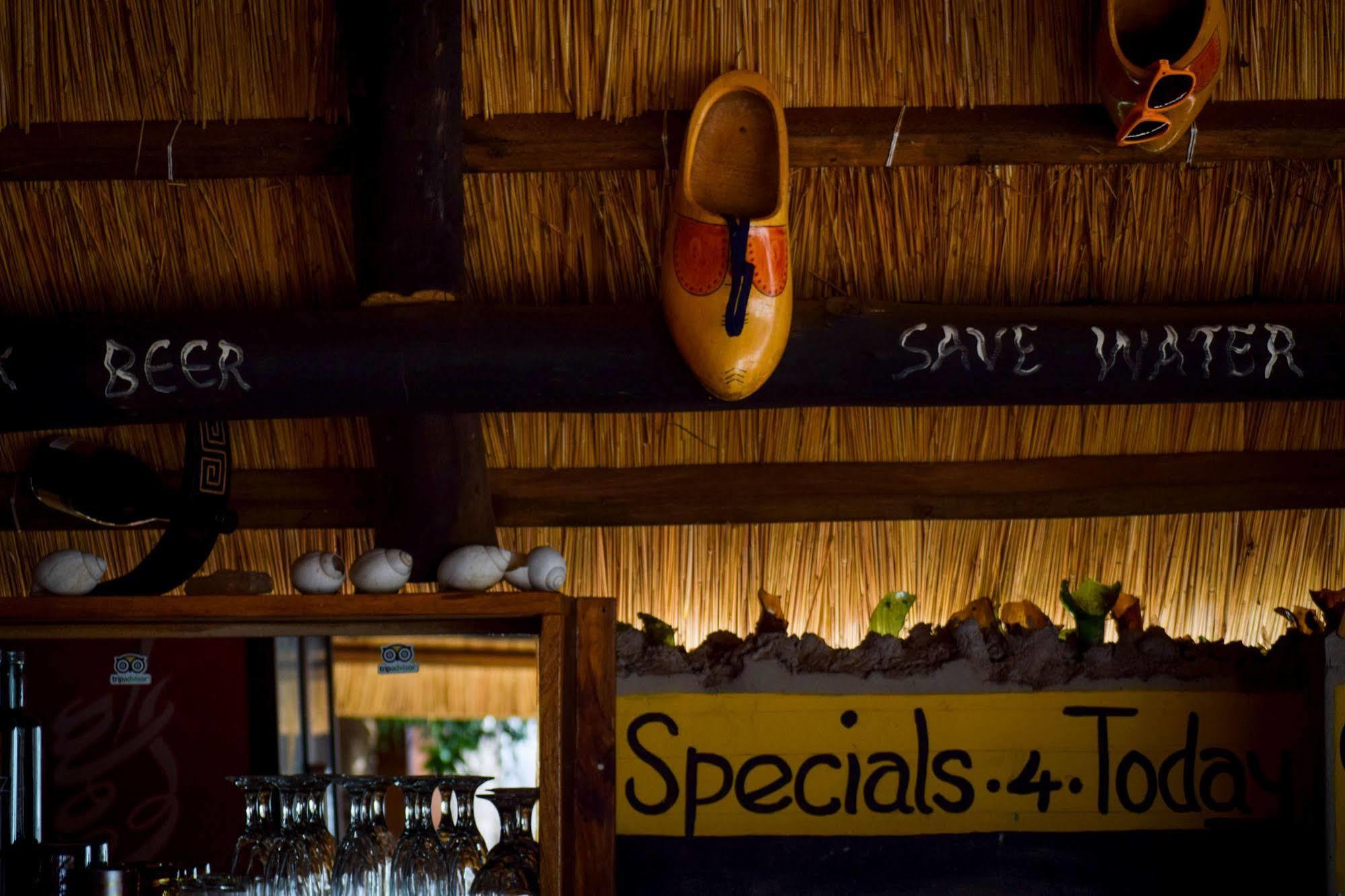 Zinga Backpackers Hotel Livingstone Exterior photo